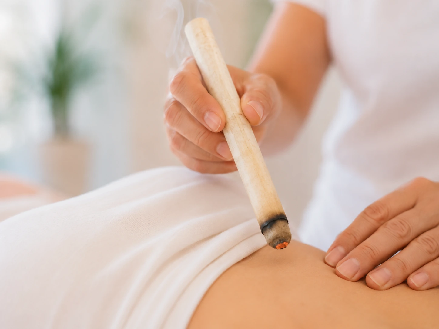 Moxibustion an ausgewählten Punkten im Akupunktur Zentrum Altstetten